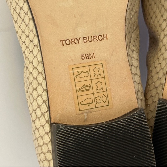 Tory Burch Ballet Loafer Flats Shoes Snakeskin Leather Gold Logo Beige Size 5.5 - Picture 15 of 16